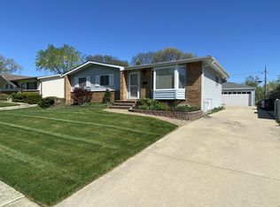 708 E Greenwood Dr, Mount Prospect, IL