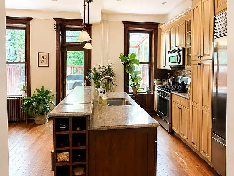 236 E 5th St #PARLOR — Photo 3