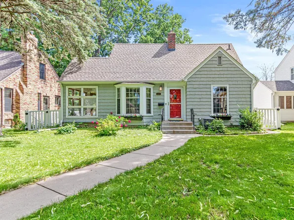 1436 California Ave W, Falcon Heights, MN 55108