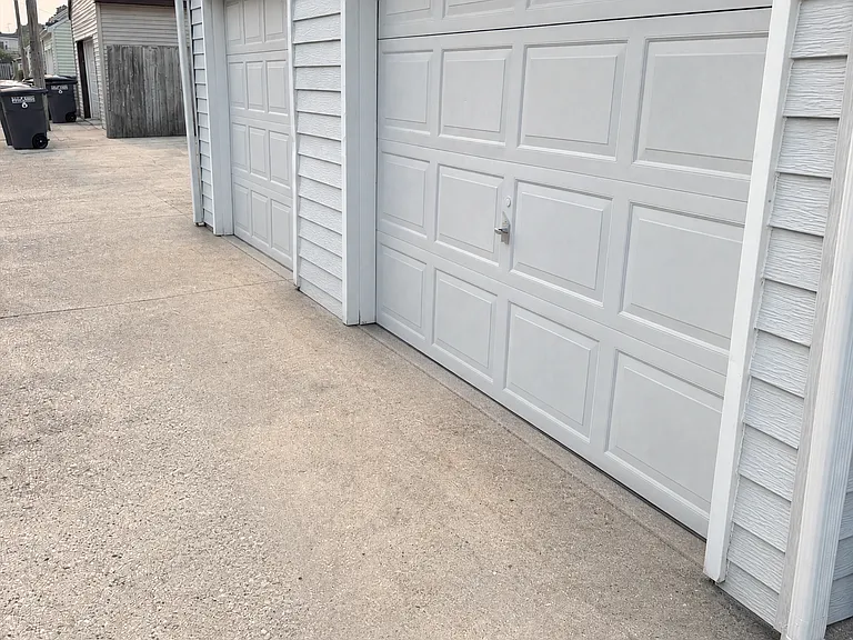 1127 Broadway Ave — Photo 11