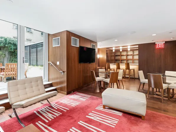 250 East 53rd Street image 6 of 11