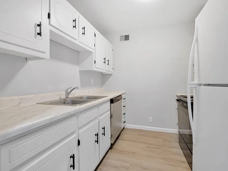 611 N Copeland St #D — Photo 4