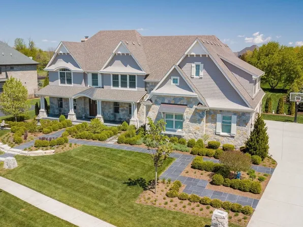 39W162 Long Meadow Ln, St Charles, IL 60175