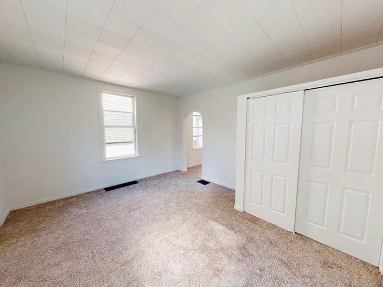 1627 Dewey Ave — Photo 23