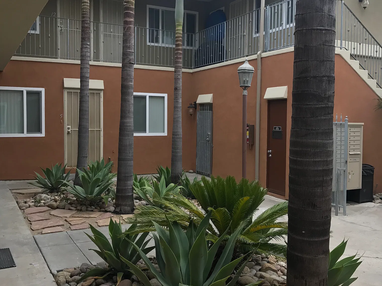 2 bed, 800 sqft, $2,450 — Photo 2