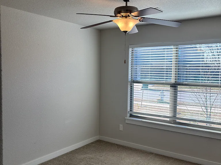 510 Vee St — Photo 12