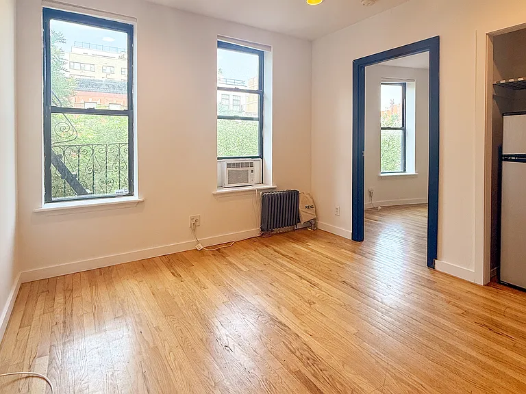 226 E 14th St #4R — Photo 4
