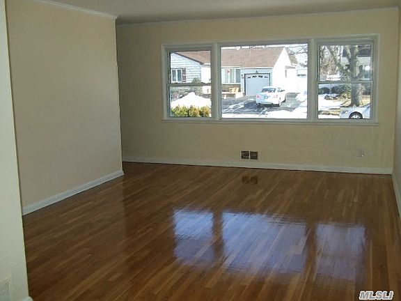 3rd image of 69 Wellesley Ln