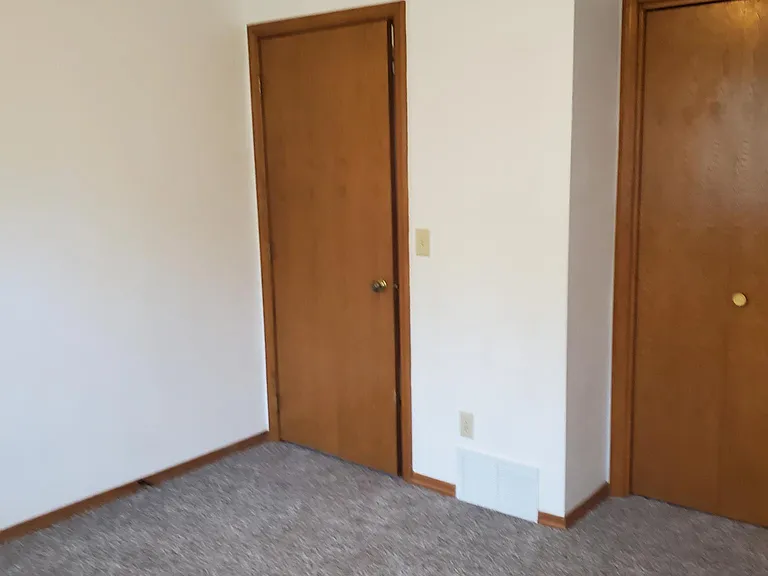 1335 Meadow Ln — Photo 12