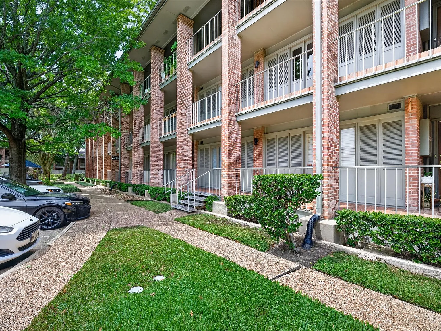 2 bed, 1.5 bath, 1116 sqft, $2,400 — Photo 4