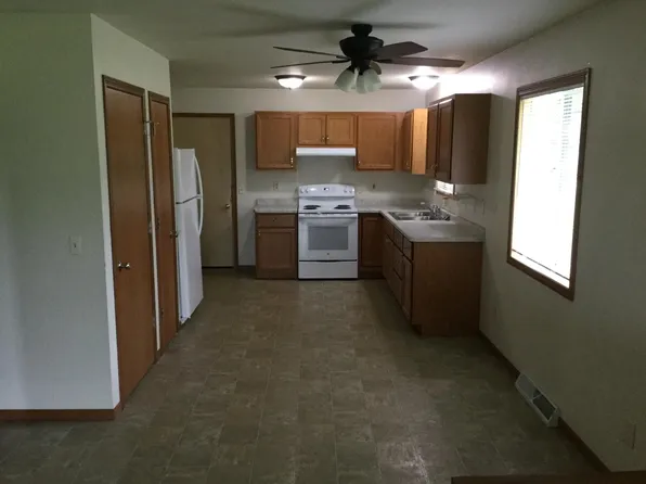 482 Meadow Trce, Deerfield, WI 53531