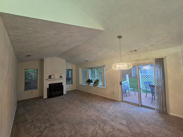 355 Village Pointe Dr #F — Photo 7