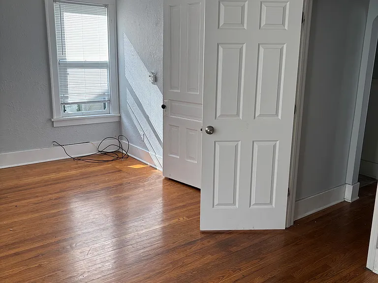 829 Miller Ave — Photo 12