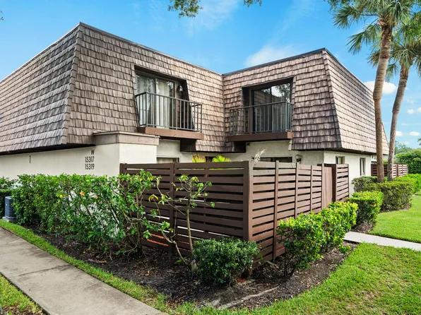 15319 W Pond Woods Dr, Tampa, FL 33618