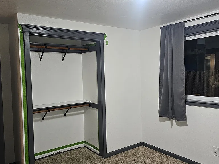 449 SW I St #B — Photo 7