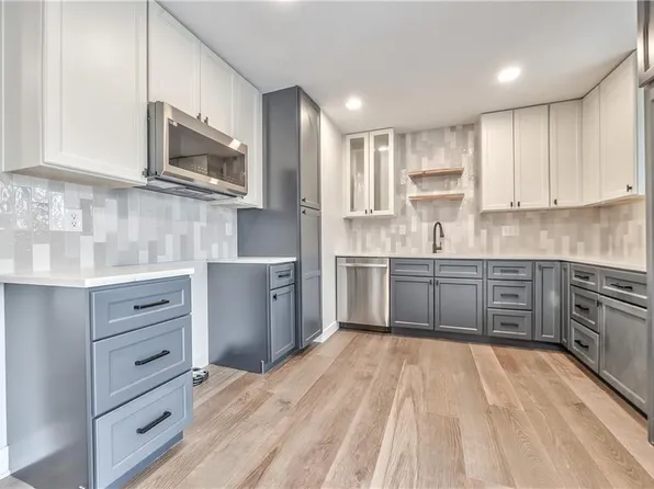 7709 E 113th St, Kansas City, MO 64134