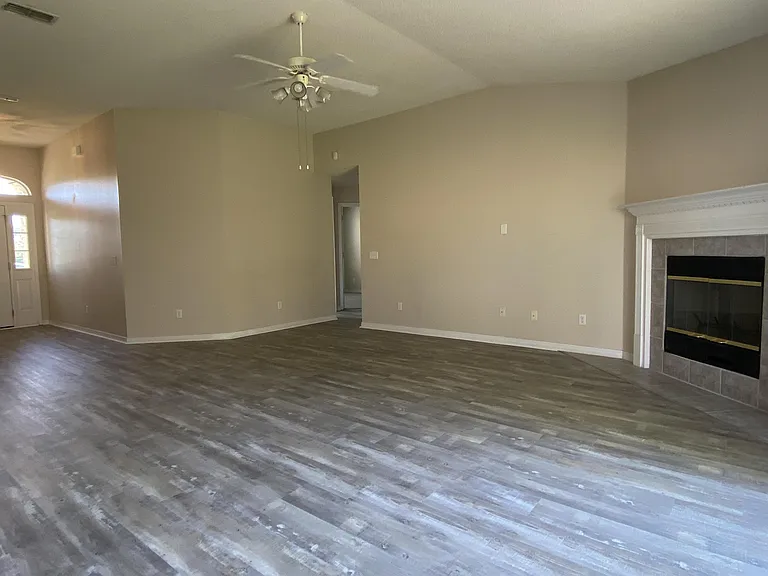 353 Peggy Dr — Photo 6