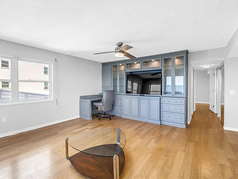6020 Shore Blvd S #712 — Photo 33