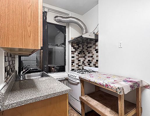 1st image of 195 Madison St #15