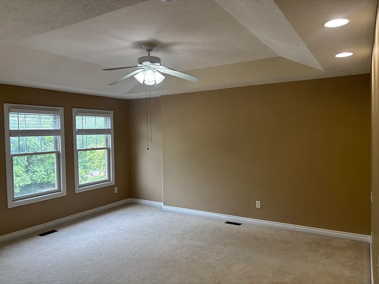 2122 Clinton St — Photo 24