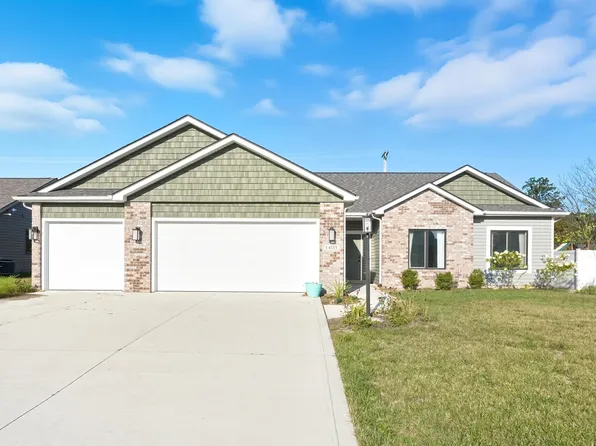 1403 Hideaway Dr, Auburn, IN 46706
