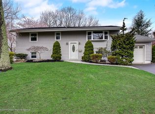 9 Kensington Dr, Howell, NJ