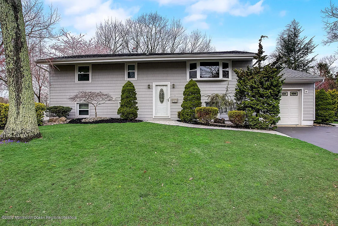 9 Kensington Dr photo 1