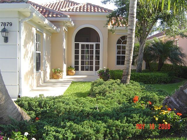 Entry to the front door