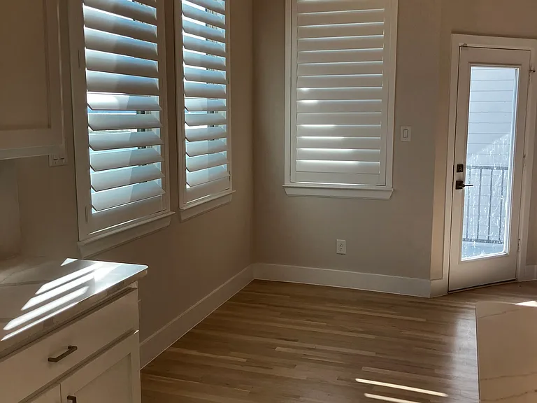 dining area & door to upper deck