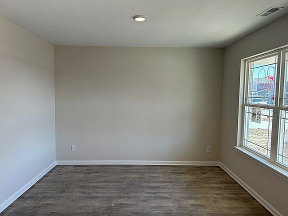 3rd image of 1478 Fleming Dr