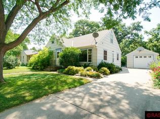 235 Westwood Dr, Mankato, MN 56001