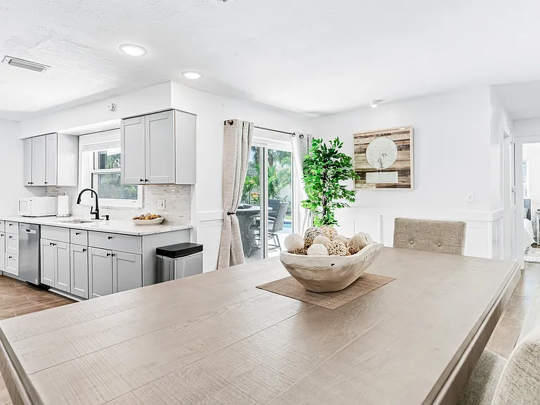 1442 45th Ave NE — Photo 16