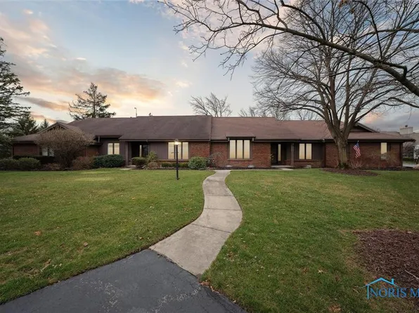 29781 Gleneagles Rd, Perrysburg, OH 43551