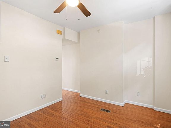4th image of 439 W George St