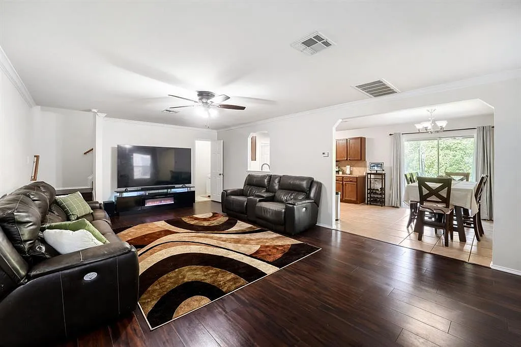 3 bed, 2.5 bath, 1856 sqft, $2,000 — Photo 4