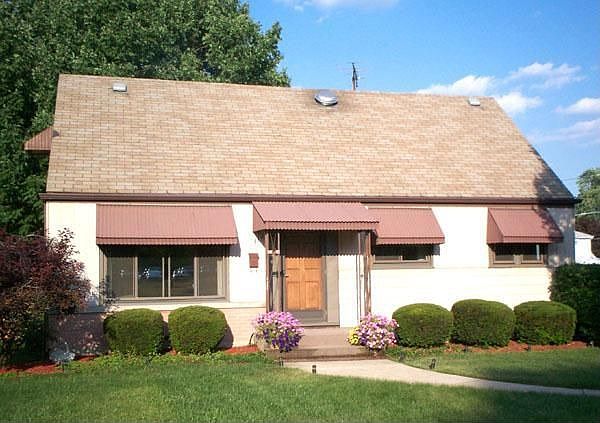 2nd image of 817 N Wolf Rd