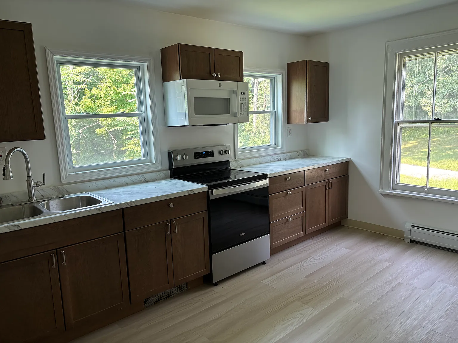 2 bed, 1.5 bath, 1250 sqft, $2,250 — Photo 2