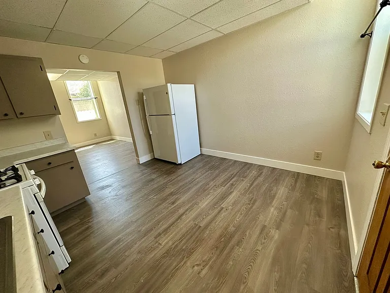 4044 V St — Photo 2