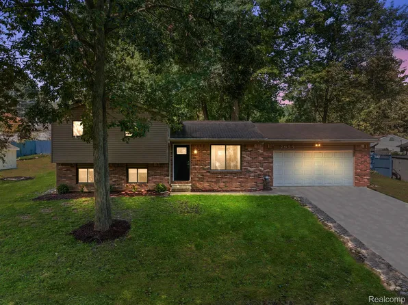 7955 Hillandale Dr, Clarkston, MI 48348
