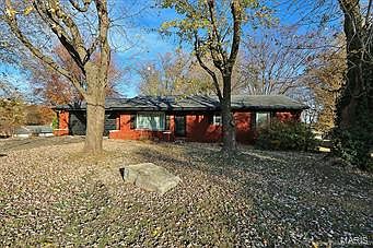 2nd image of 202 Edgewood Dr