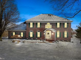 40 Burning Tree Ct, York, PA 17404