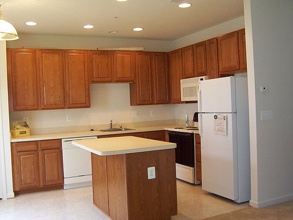 Kitchen with island and breakfast area!