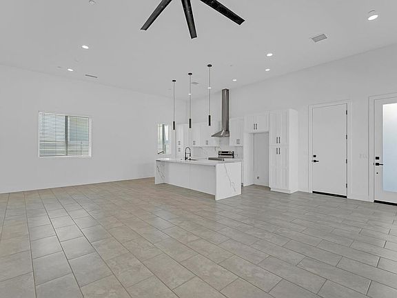 5th image of 15464 Avenida Rambla