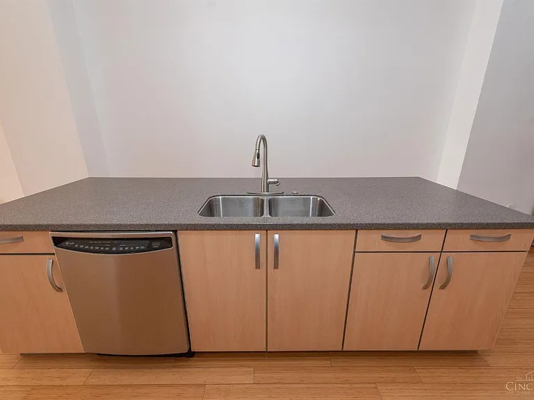 18 E 4th St #501 — Photo 12
