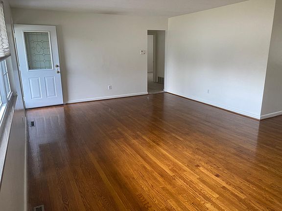 4th image of 1407 Pearcy Ave