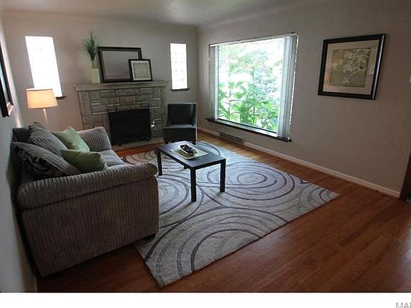 3rd image of 305 Landor Ct