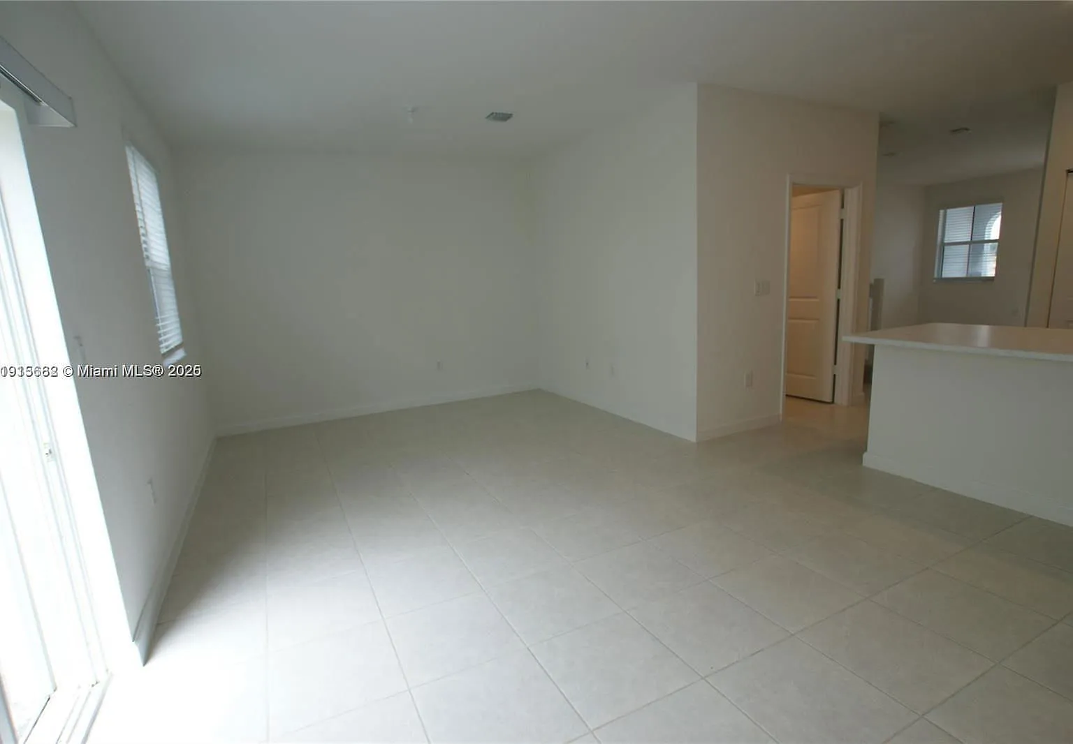 3 bed, 2.5 bath, 1697 sqft, $2,600 — Photo 3
