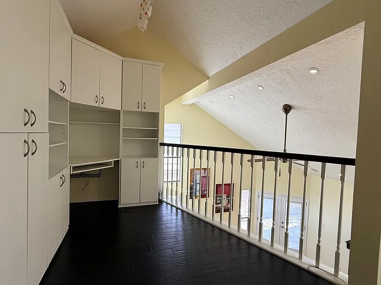 1208 Normans Woods St — Photo 10