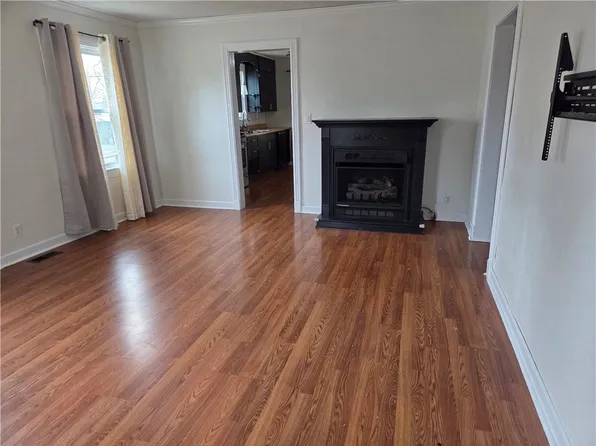 132 S McConnell Ave, Joplin, MO 64801