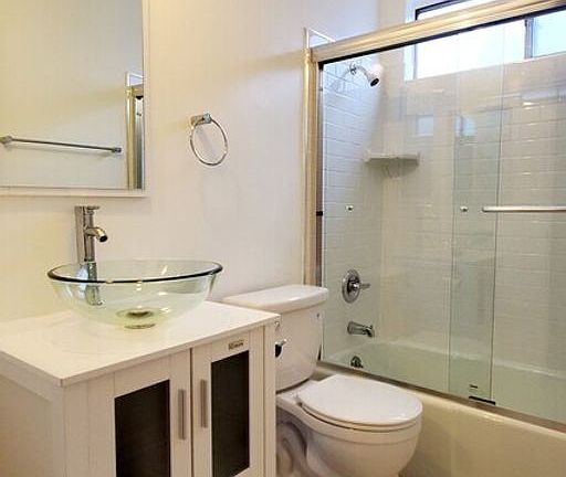 3rd image of 2332 S Bentley Ave #207